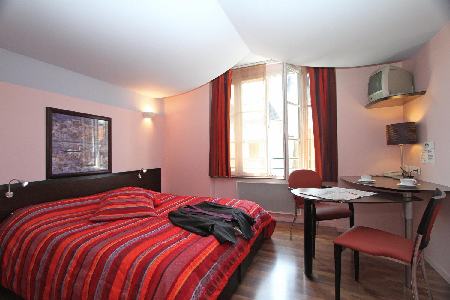 Logis Hotels Le Saint Georges Vendôme Exteriör bild